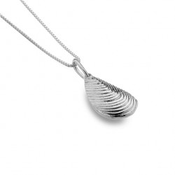 Sea Gems Silver Shell Pendant and Chain P3492