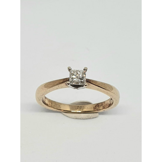 Pre Owned 18ct Princess Cut Diamond Ring ZF561 Pre Owned 18ct Princess Cut Diamond Ring ZF561