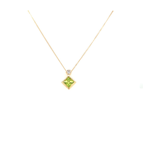 Pre Owned 14ct Diamond and Peridot Pendant and Chain ZL614 Pre Owned 14ct Diamond and Peridot Pendant and Chain ZL614
