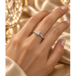 Pre Owned Platinum Princess Cut Diamond Solitaire Ring ZC45