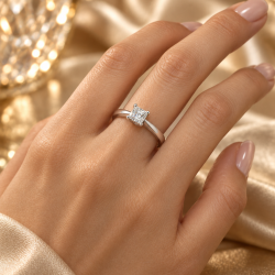 Pre Owned Platinum Princess Cut Diamond Solitaire Ring ZC45