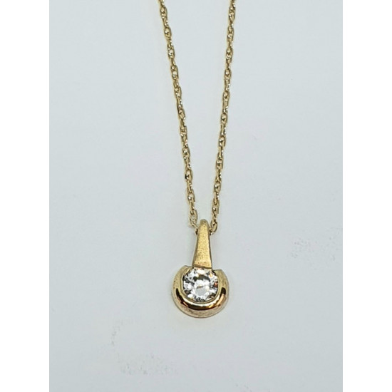 Pre Owned 9ct CZ Pendant and Chain ZG117 Pre Owned 9ct CZ Pendant and Chain ZG117