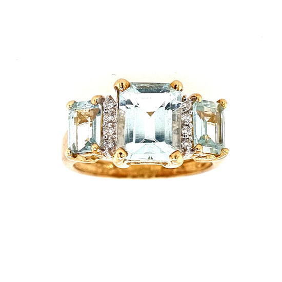 Pre Owned 9ct Aqua Marine and Diamond ring ZM931 Pre Owned 9ct Aqua Marine and Diamond ring ZM931