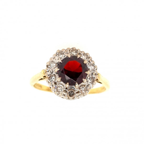 Pre Owned 18ct Garnet and Diamond Cluster Ring ZK156 Pre Owned 18ct Garnet and Diamond Cluster Ring ZK156